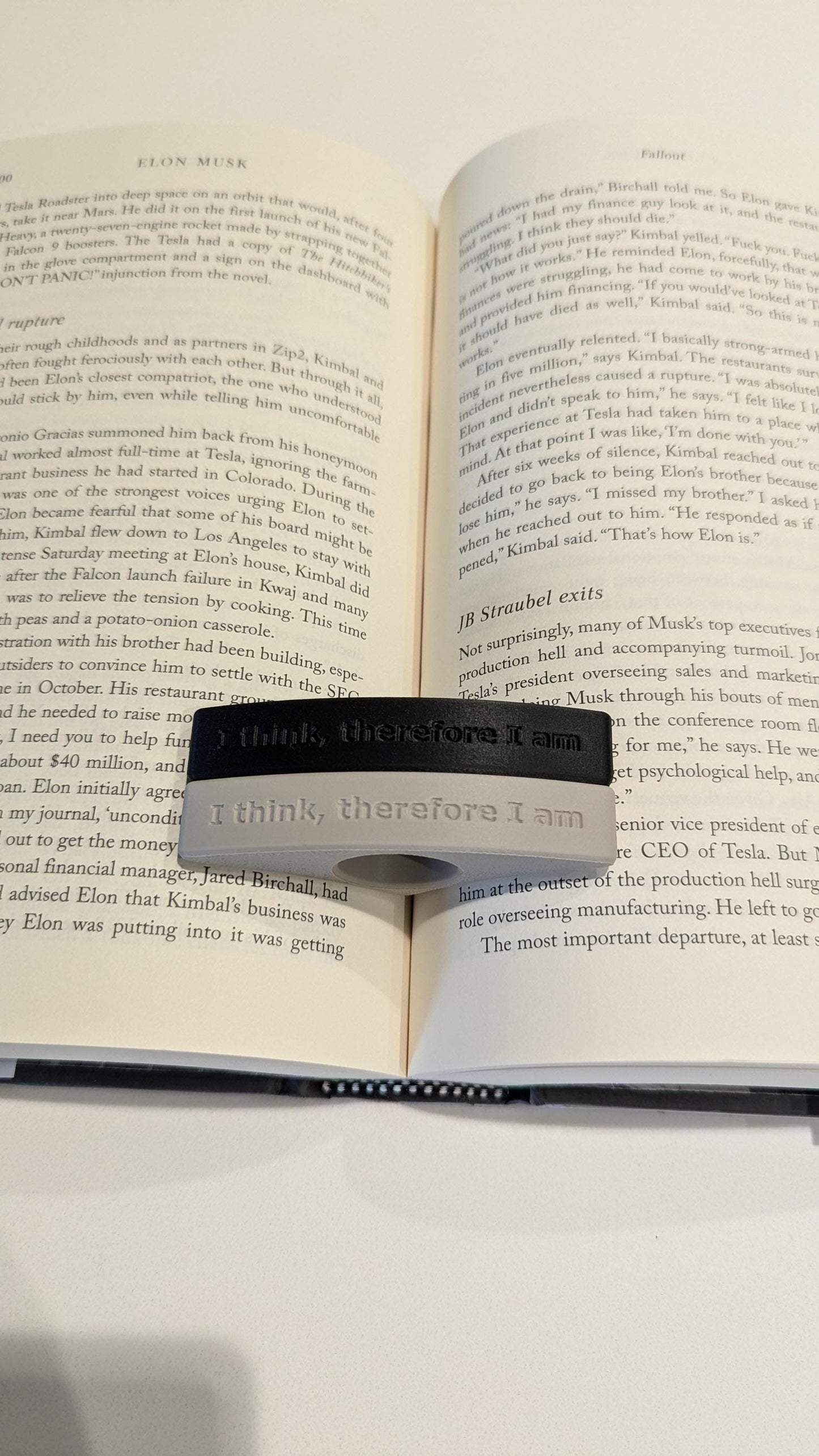 Simple, modern beige thumb page holder in plant-based material for hands-free reading. Perfect gift for book lovers and movie fans