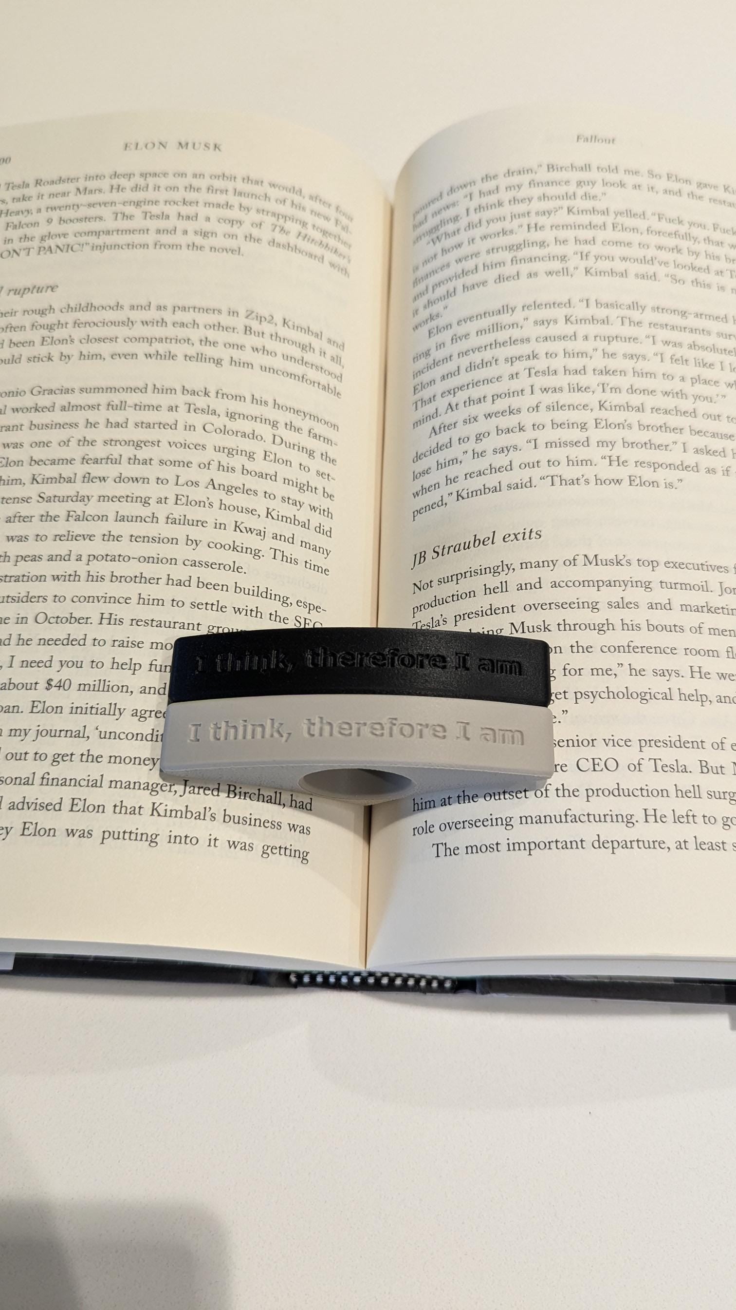 Simple, modern beige thumb page holder in plant-based material for hands-free reading. Perfect gift for book lovers and movie fans
